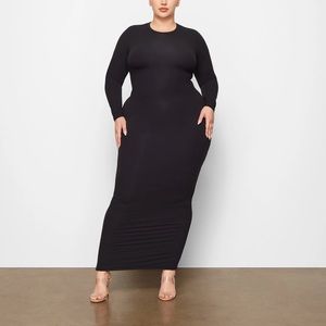 Skims “Fits Everybody” crew neck long sleeve dress